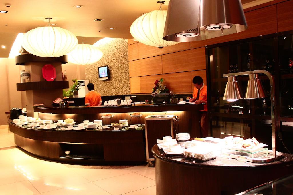 Iloilo Business Hotel Extérieur photo
