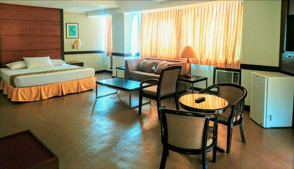 Iloilo Business Hotel Extérieur photo