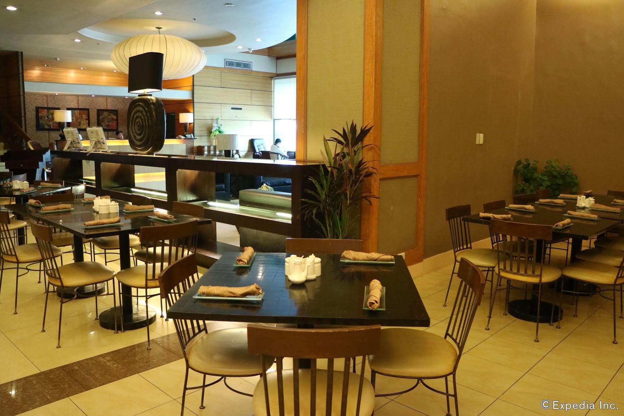 Iloilo Business Hotel Extérieur photo