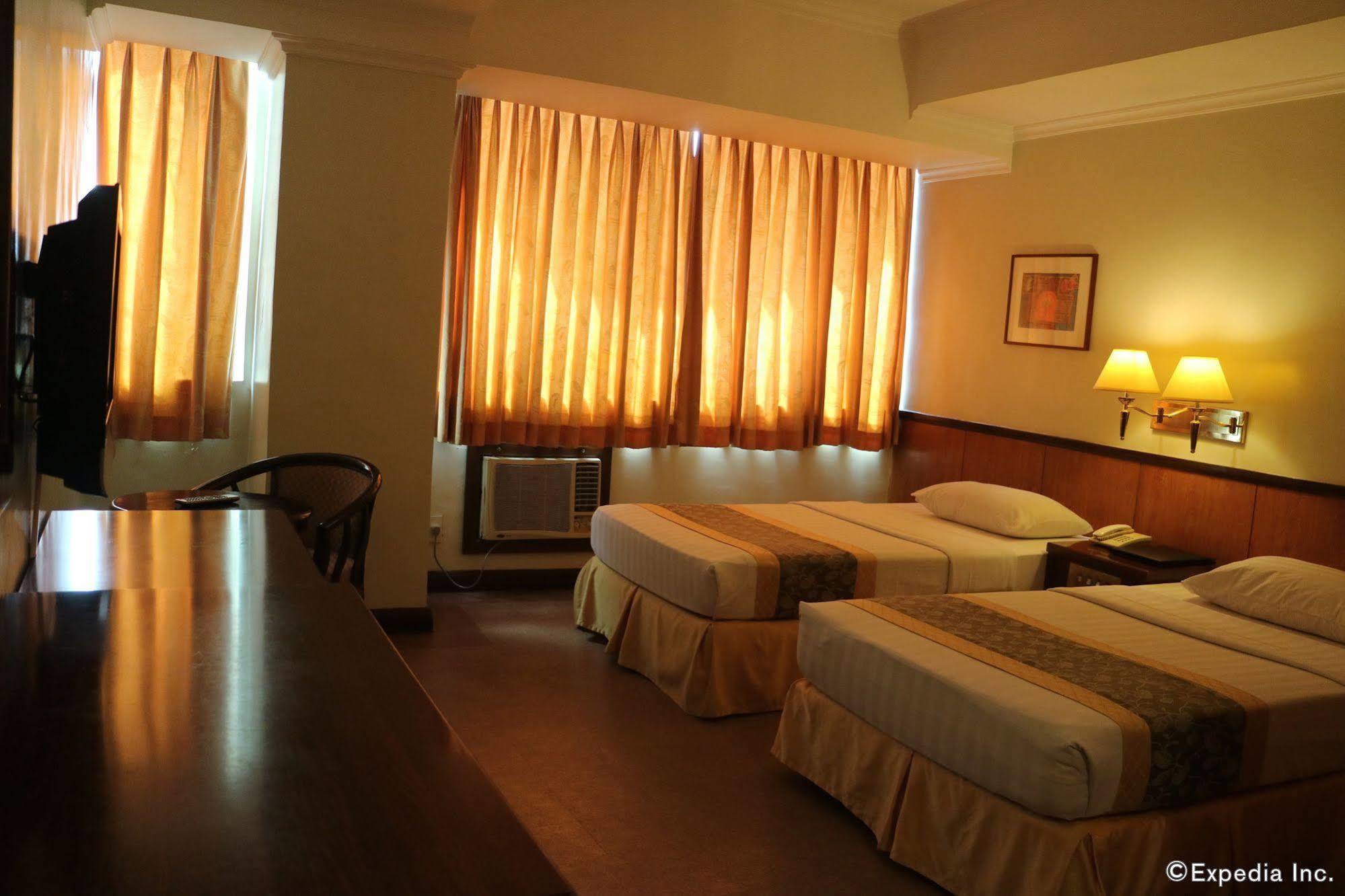 Iloilo Business Hotel Extérieur photo