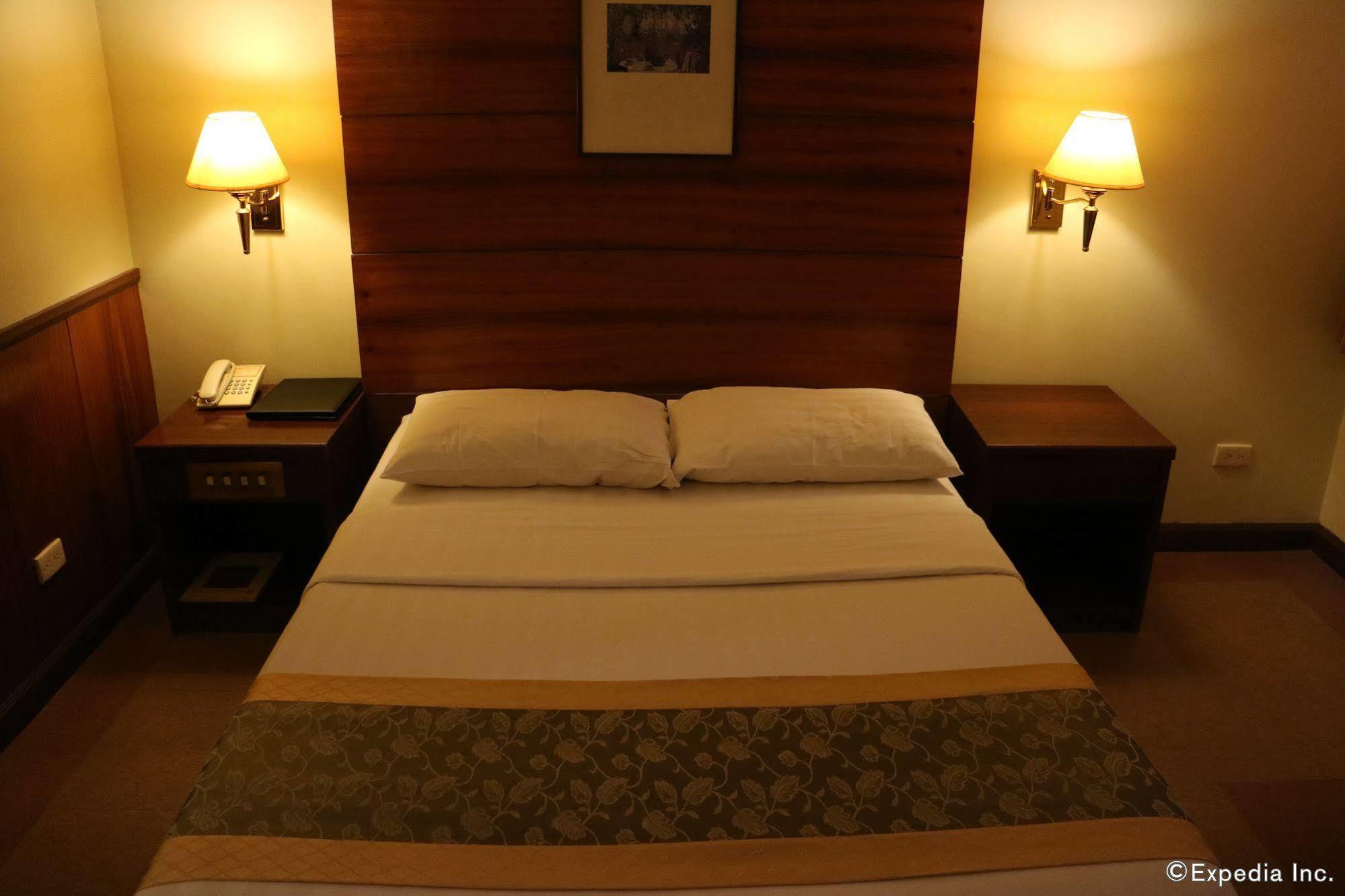 Iloilo Business Hotel Extérieur photo
