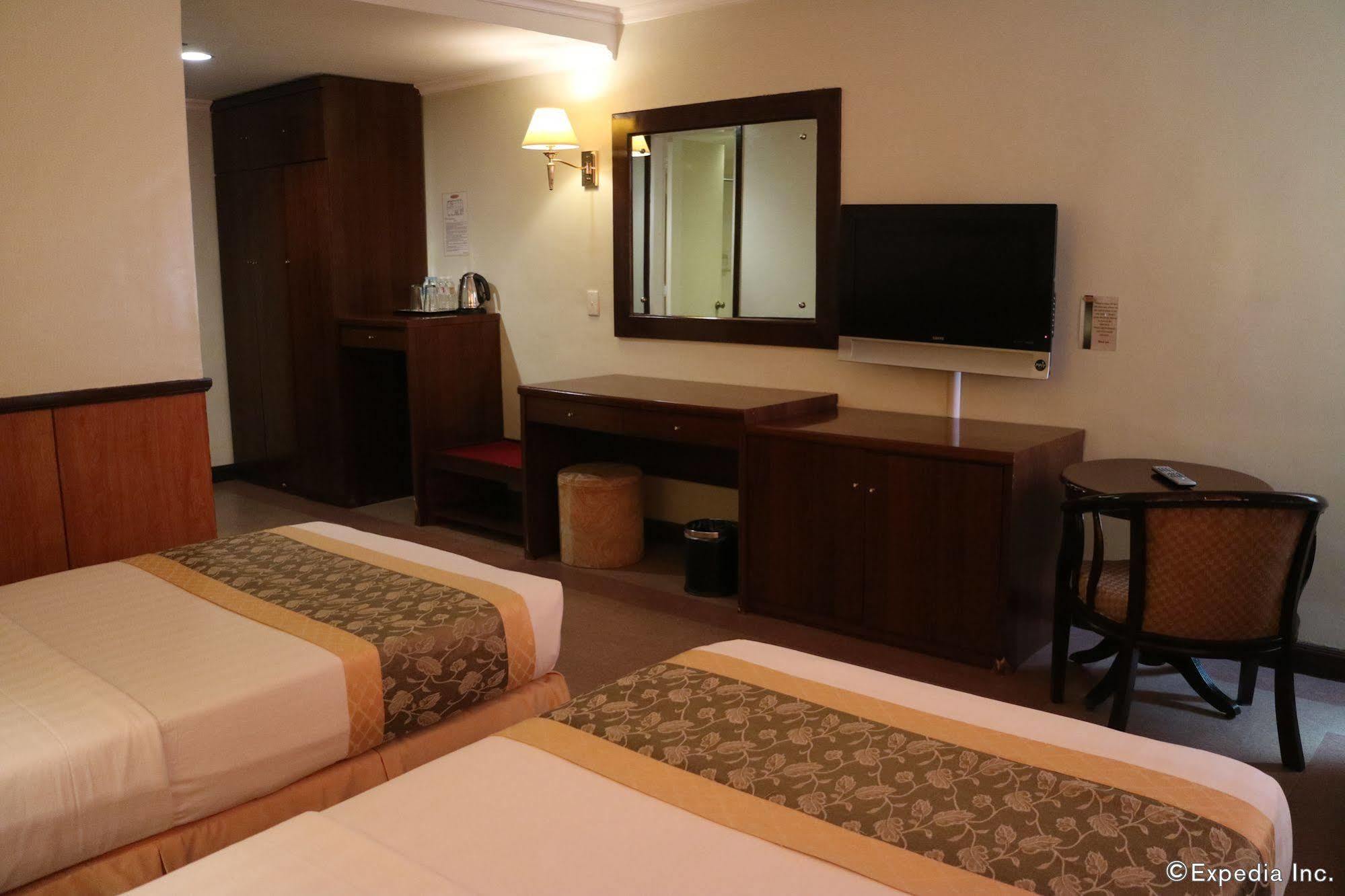 Iloilo Business Hotel Extérieur photo