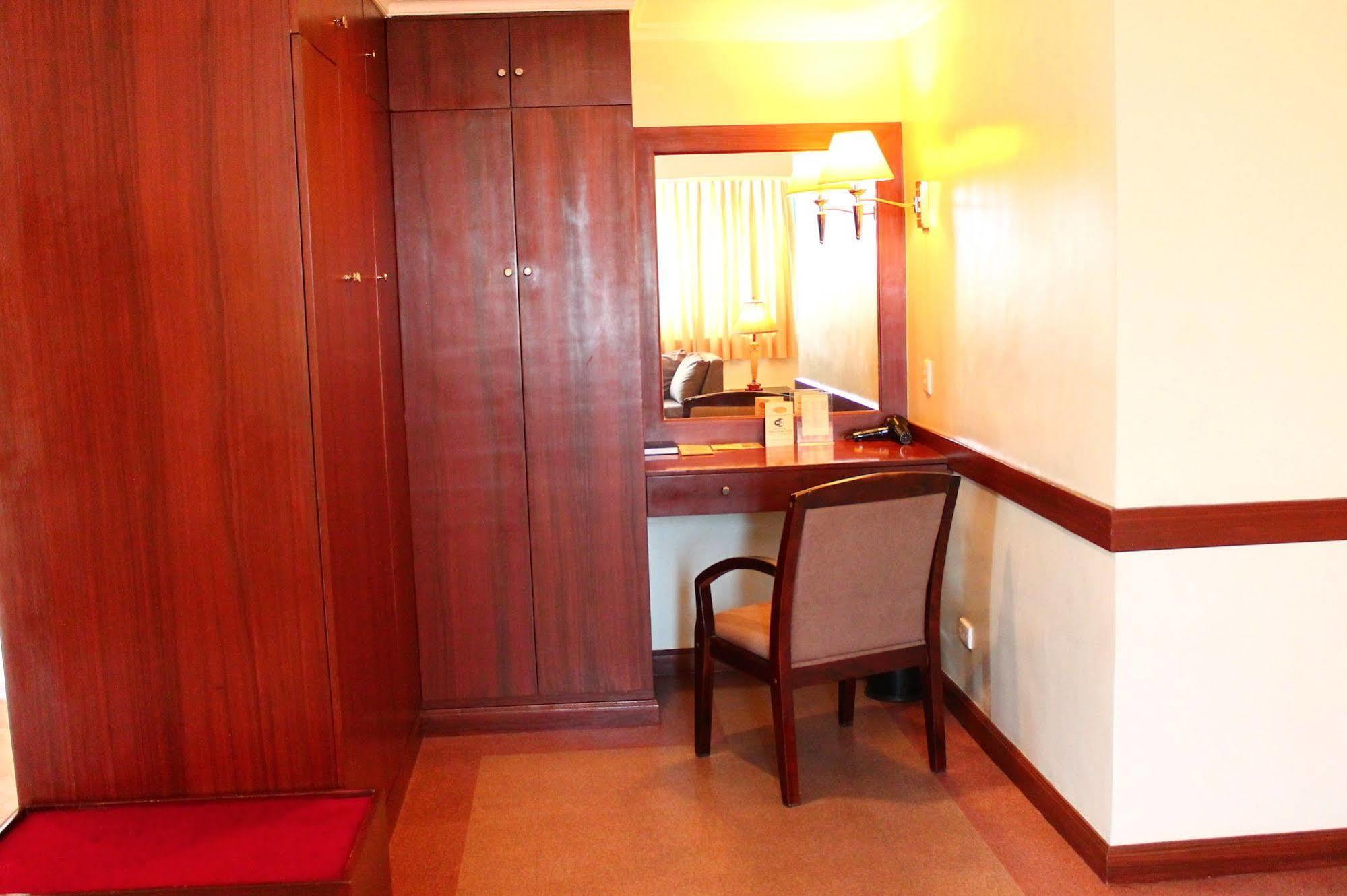 Iloilo Business Hotel Extérieur photo